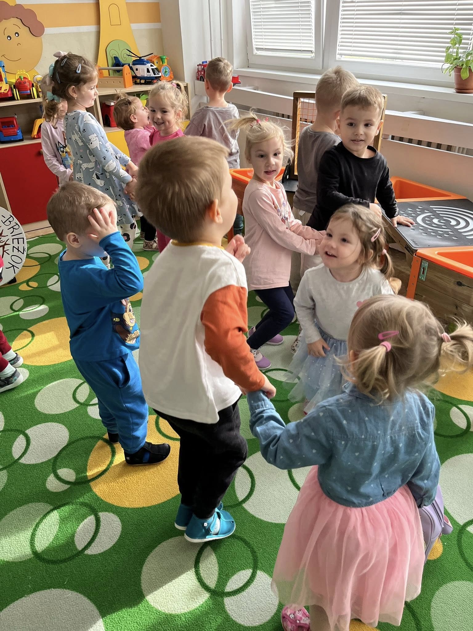 574564569_122195386610521271_167350965813401637_n